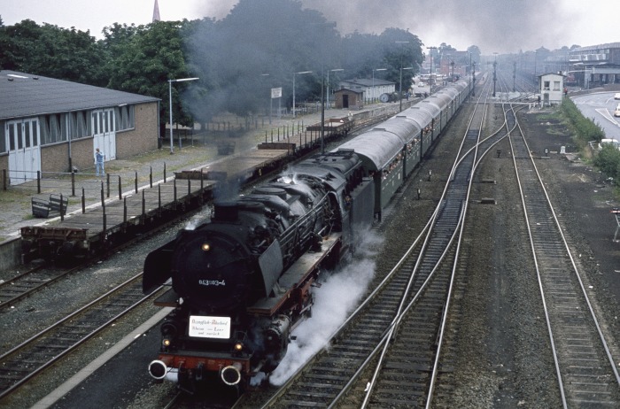 043 903 mit Sonderzug Ausfahrt Lingen, 10.09.1977