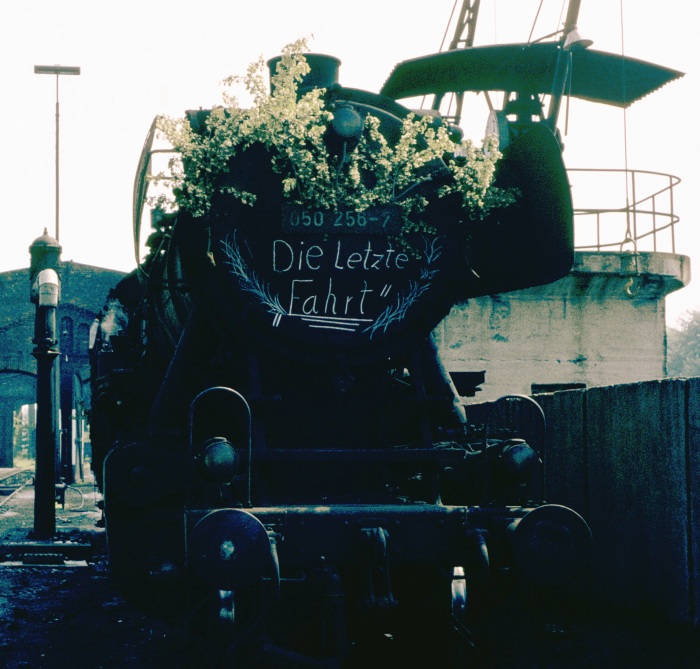 050 256 mit Letzte Fahrt-Anschrift im Bw Herzberg, 29.05.1976.
