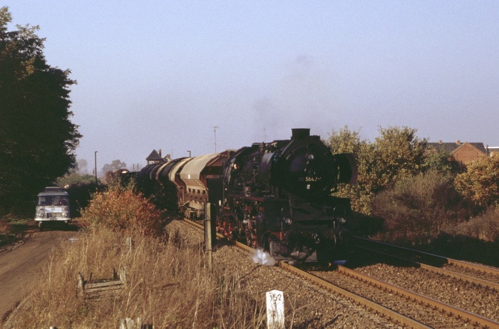 50 3642 mit Ng 61851 bei Reckenzin, 31.10.1984 50 3642 mit Ng 61851 bei Reckenzin, 31.10.1984