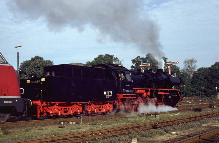 50 3545 vor V200 007 Ausfahrt Itzehoe nach Westerland, 12.08.1990 50 3545 vor V200 007 Ausfahrt Itzehoe nach Westerland, 12.08.1990