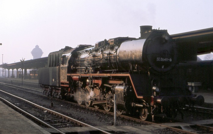 50 3649 im Bahnhof Halberstadt, im März 1979
