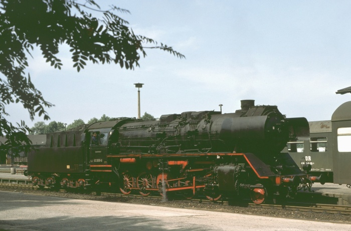 50 3668 geht vor den P 7766 in Nossen, 15.08.1978 50 3668 geht vor den P 7766 in Nossen, 15.08.1978