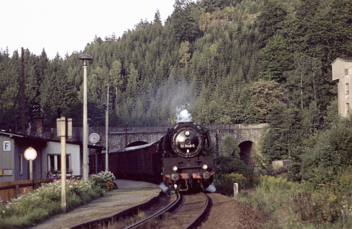 50 3548 Güterzug im Zschopautal bei Warmbad, 04.09.1982 50 3548 Güterzug im Zschopautal bei Warmbad, 04.09.1982