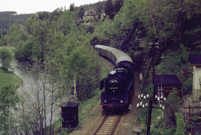 50 3647 mit P 17624 vor Bockau, 12.05.1983