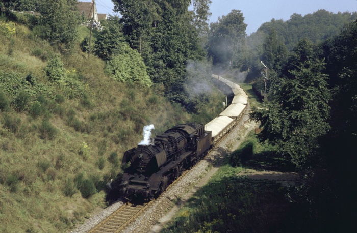 50 3697 mit Sandzug Gag 56353 Einfahrt Wechselburg, 29.08.1983 50 3697 mit Sandzug Gag 56353 Einfahrt Wechselburg, 29.08.1983