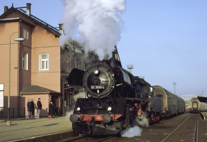 50 3688 vor P 14731 in Ilmenau, 01.01.1993 50 3688 vor P 14731 in Ilmenau, 01.01.1993