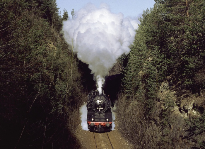 50 3688 mit N 6924 im Einschnitt bei Angelroda, 19.03.1993 50 3688 mit N 6924 im Einschnitt bei Angelroda, 19.03.1993