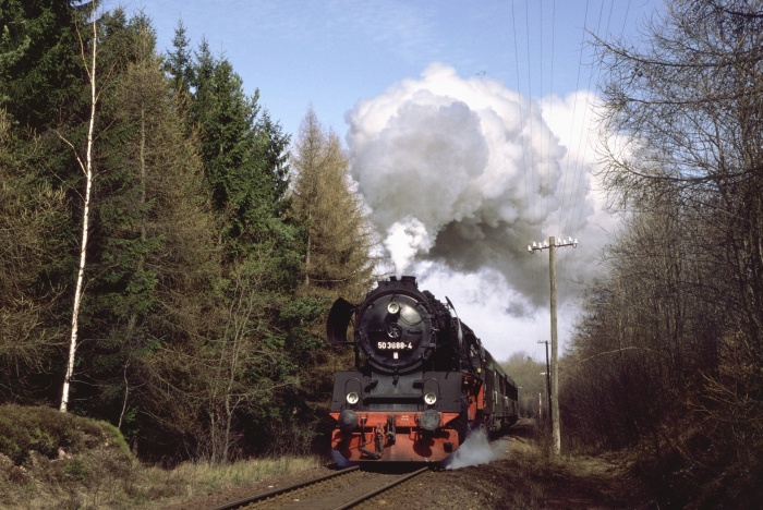50 3688 mit N 14787 hinter Möhrenbach, 22.03.1995 50 3688 mit N 14787 hinter Möhrenbach, 22.03.1995