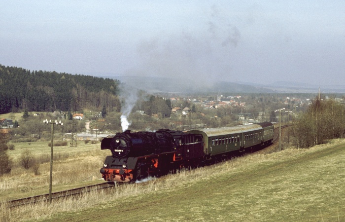 50 3688 mit N 14787 vor Möhrenbach, am 23.03.1995 50 3688 mit N 14787 vor Möhrenbach, am 23.03.1995