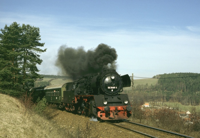 50 3688 mit N 14719 hinter Angelroda, 24.03.1995 50 3688 mit N 14719 hinter Angelroda, 24.03.1995