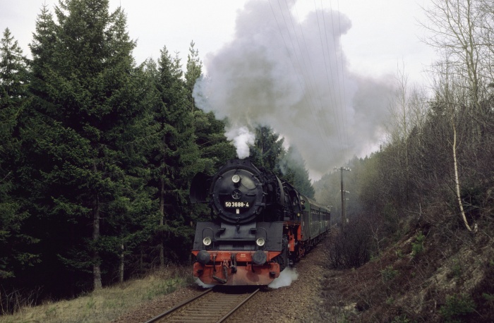 50 3688 mit N 14787 hinter Möhrenbach im Wald, 24.03.1995 50 3688 mit N 14787 hinter Möhrenbach im Wald, 24.03.1995
