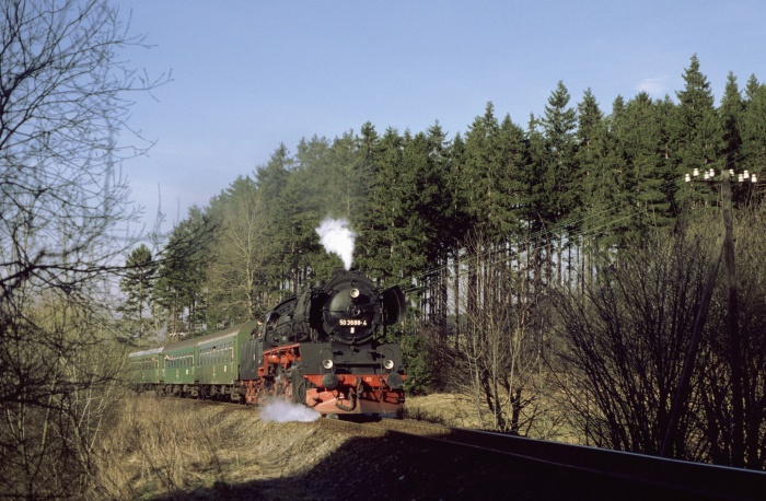 50 3688 mit N 14789 vor Möhrenbach, am 24.03.1995 50 3688 mit N 14789 vor Möhrenbach, am 24.03.1995