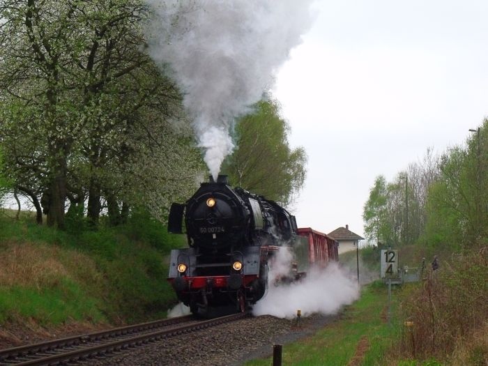 50 0072 mit Güterzug DGz 91675 nach Eisenach, Ausfahrt Marksuhl, um 10:37h am 10.04.2014 50 0072 mit Güterzug DGz 91675 nach Eisenach, Ausfahrt Marksuhl, um 10:37h am 10.04.2014