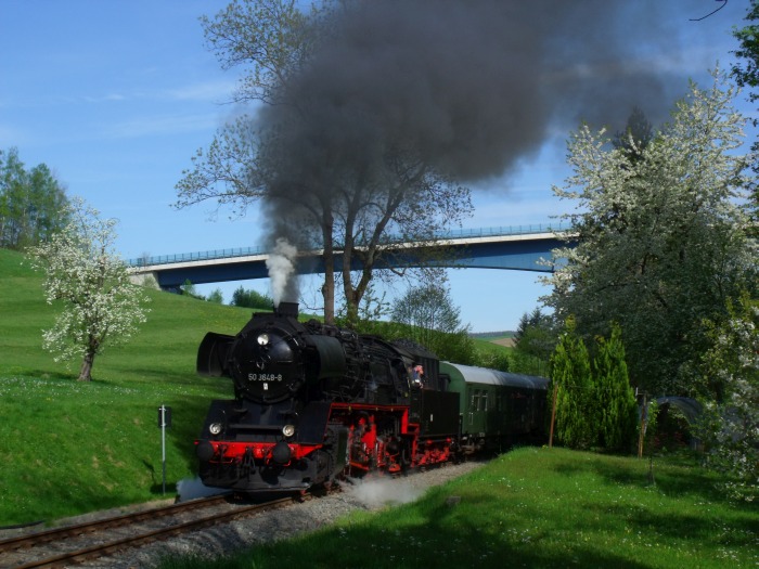 50 3648 mit Zug Nr.62277 der Erzgebirgischen Aussichtsbahn (Schwarzenberg->Annaberg-Buchholz), hinter der Ausfahrt Markersbach, um 9:36h am 28.04.2018 50 3648 mit Zug Nr.62277 der Erzgebirgischen Aussichtsbahn (Schwarzenberg->Annaberg-Buchholz), hinter der Ausfahrt Markersbach, um 9:36h am 28.04.2018
