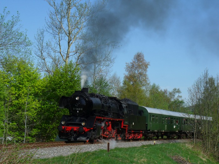 50 3648 mit Zug Nr.62277 der Erzgebirgischen Aussichtsbahn (Schwarzenberg->Annaberg-Buchholz), hinter Walthersdorf, um 10:33h am 28.04.2018 50 3648 mit Zug Nr.62277 der Erzgebirgischen Aussichtsbahn (Schwarzenberg->Annaberg-Buchholz), hinter Walthersdorf, um 10:33h am 28.04.2018