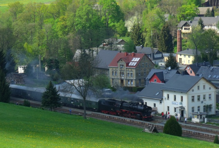 50 3648 mit EAB-Zug Nr.62282 (Schwarzenberg->Annaberg nachmittags) einfahrend in Markersbach, um 14:28h am 29.04.2018 50 3648 mit EAB-Zug Nr.62282 (Schwarzenberg->Annaberg nachmittags) einfahrend in Markersbach, um 14:28h am 29.04.2018