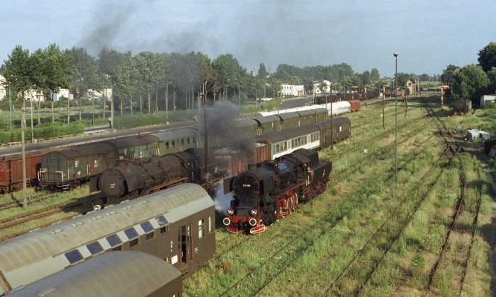 Ty2‑406 beim Umsetzen bzw. Rangieren auf den süd-westlichen Gleisen des Bahnhofsgeländes Wolsztyn, um 19:00h am 05.07.1995
