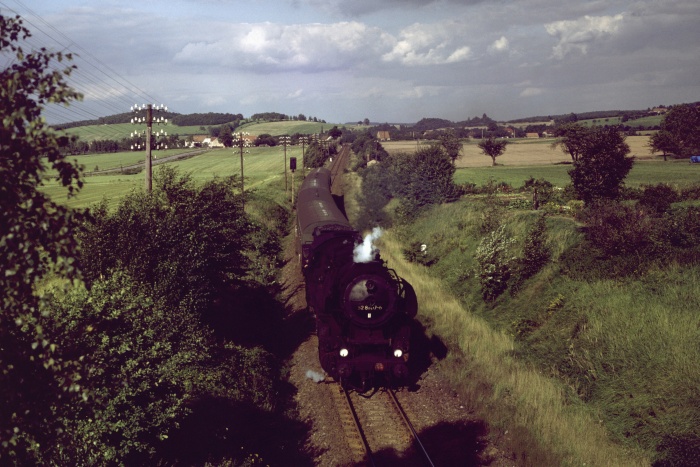 52 8107 mit P 3806 bei Wendisch, 28.08.1981