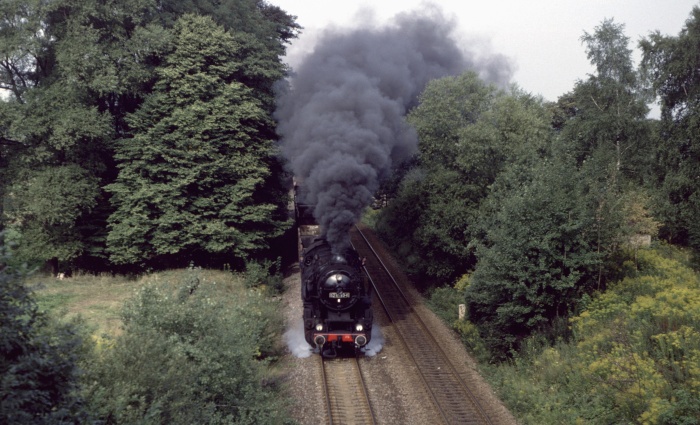 52 8193 mit Lgo 49511 vor Langebrück, am 28.08.1982