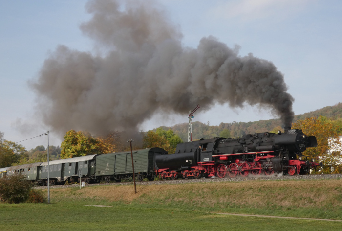 52&nbsp;8168 vor Zug Schorndorf&rarr;Welzheim bei der Ausfahrt aus Oberndorf, um 11:06h am 03.10.2026