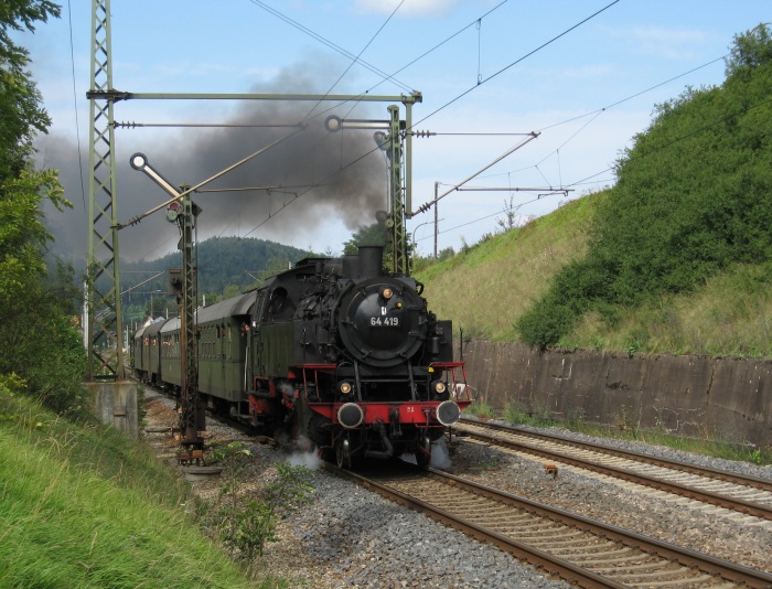 64 419 mit (Sonder-) Zug nach Gaildorf-West, Ausfahrt Fichtenberg, am 19.08.2007