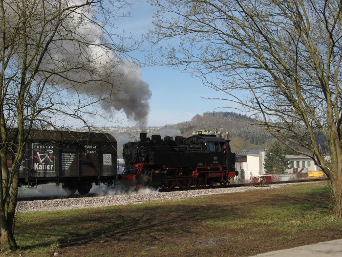 64 419 Tv mit Zug Richtung Rudersberg, Ausfahrt Miedelsbach, um 10:41h am 24.03.2008