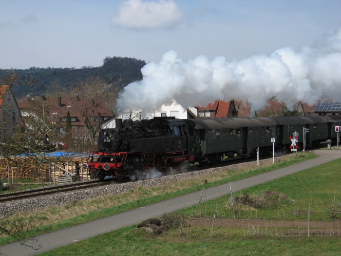 64 419 mit Zug Richtung Schorndorf fahrend, hinter der Ausfahrt aus Miedelsbach, um 11:38h am 24.03.2008