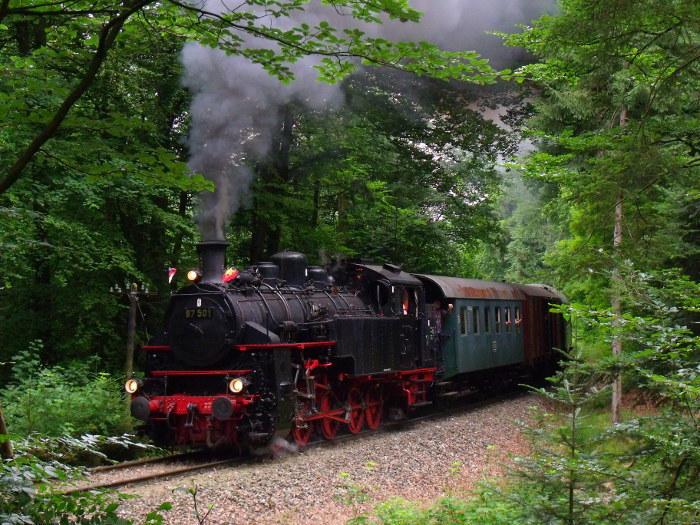 mit Zug Schorndorf ->Welzheim im Wald oberhalb von Laufenmühle, um 14:57h am 24.06.2018