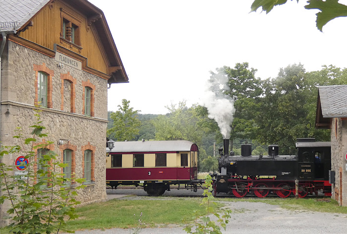 98 886 im Bahnhof Fladungen, um 9:00h am 03.08.2025