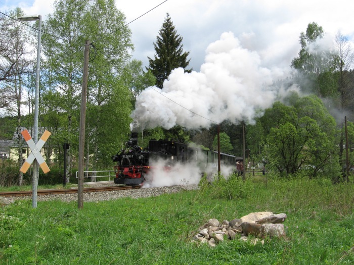99 1568 mit Zug Nr.11 hinter Ausfahrt Schmalzgrube, am 17.05.2007