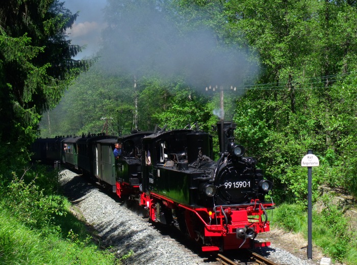 99 1590 + 99 4511 mit Zug Nr.25 Anfahrt an der Einfahrt von Schlössel, um 14:40h am 07.06.2014