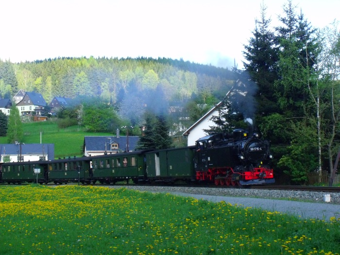 99 (1)715 mit Zug 29 Ausfahrt Schmalzgrube, um 18:25h am 18.05.2013