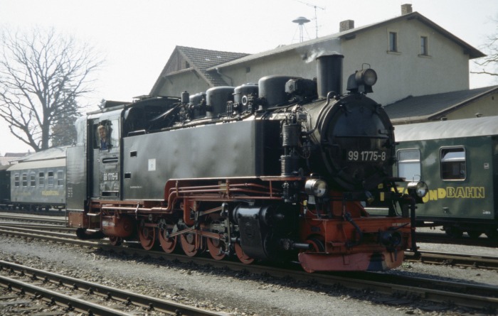 99 1775 Umsetzen aus P 3004 in Radeburg, am 02.04.2007