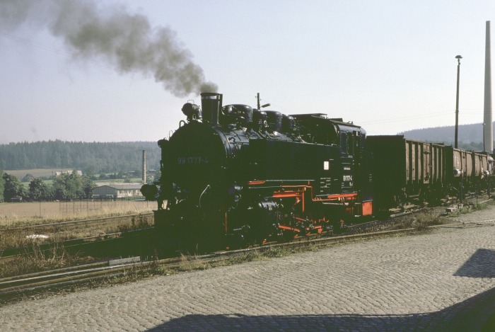 99 1777 rangiert an Rollwagengrube in Cranzahl, am 08.09.1989