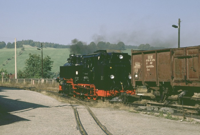 99 1777 rangiert an Rollwagengrube in Cranzahl, am 08.09.1989