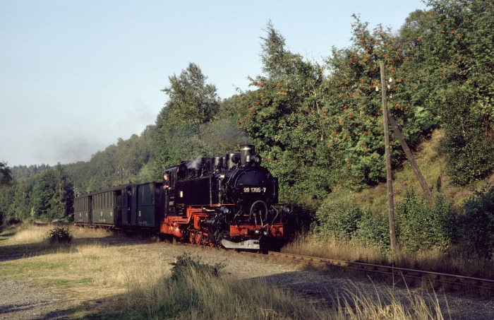 99 1785 mit P 23575 einfahrend in Unterneudorf, am 08.09.1989