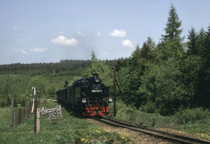 099 737 (99 772) mit N 14311 hinter Kretscham-Rothensehma, am 23.05.1992