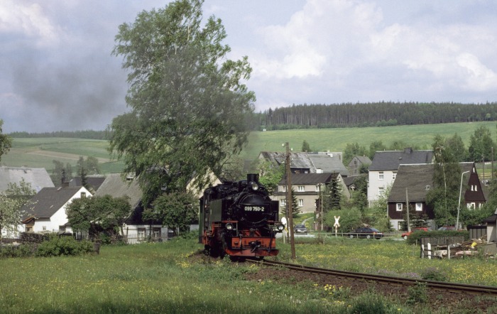 099 750 (99 786) mit N 14319 hinterm Bü in Neudorf, am 23.05.1992