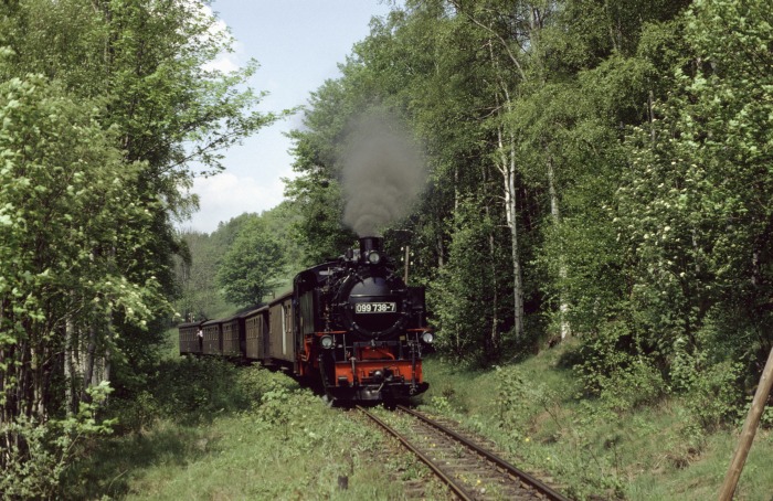 099 738 (99 773) mit N 14311 vor Unterneudorf, am 24.05.1992