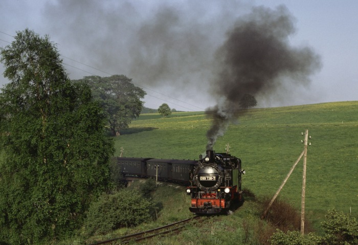 099 738 (99 773) in der Kurve hinter Cranzahl, am 24.05.1992