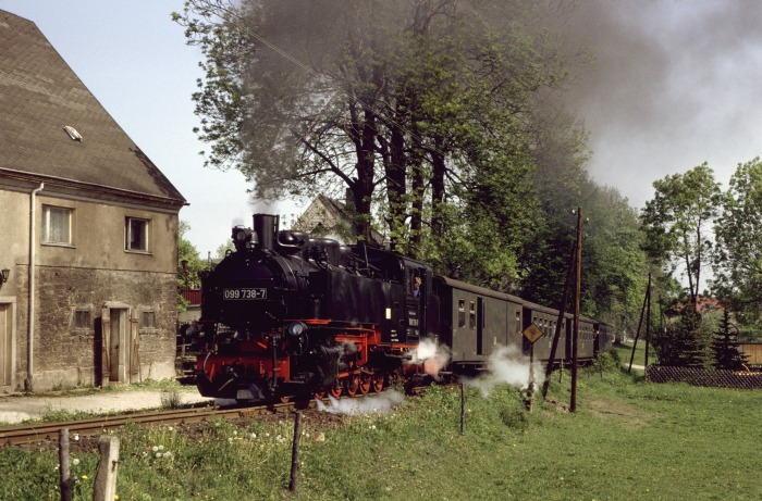 099 738 (99 773) mit N 14307 zwischen Neudorf und Vierenstraße, am 29.05.1992