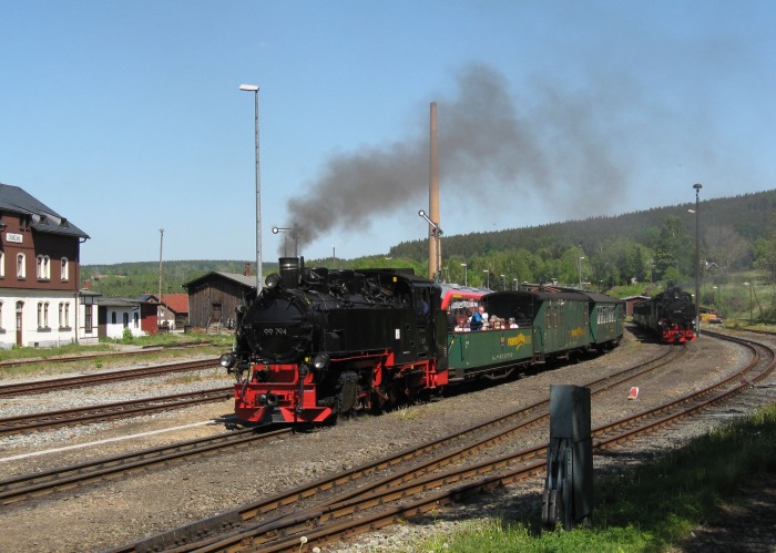 99 794 mit dem P 1007 ausfahrend aus Cranzahl, um 14:51h am 19.05.2007