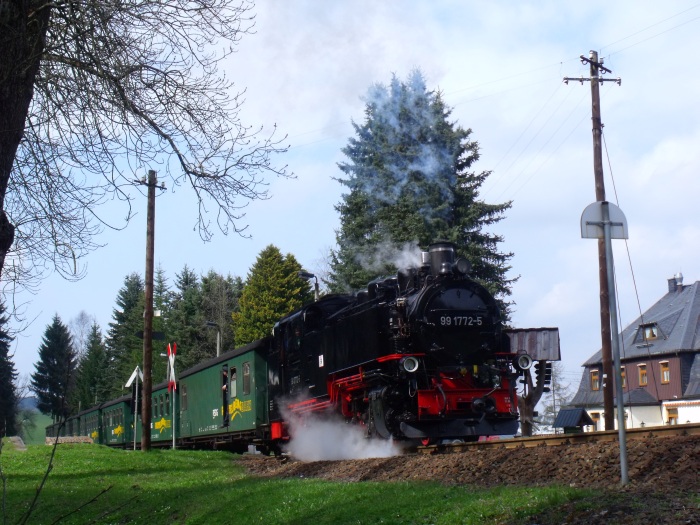 99 1772 mit P 1007 Ausfahrt Hp Vierenstraße, um 15:27h am 29.04.2017