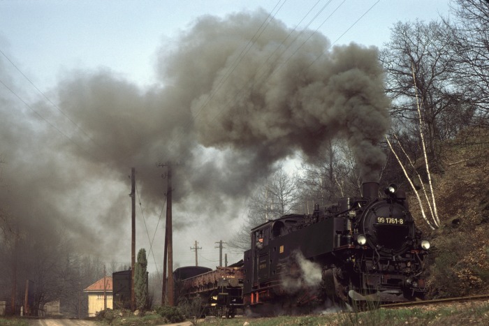 99 1761 mit Güterzug Ausfahrt Seifersdorf, am 24.03.1977