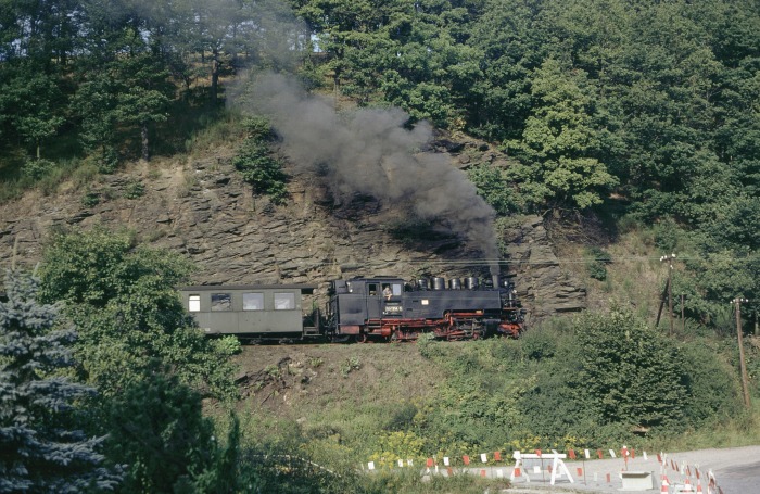 99 794 mit P 14273 Ausfahrt Seifersdorf, am 01.09.1989