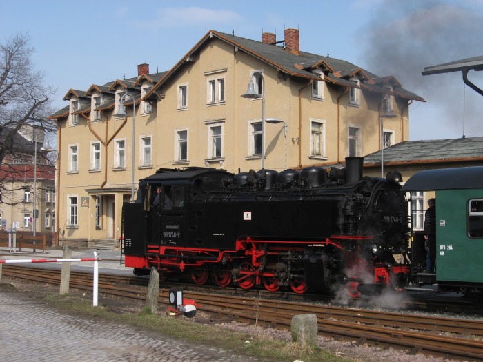 99 1746 Tv vor P 5005 in Dippoldiswalde, am 21.03.2009