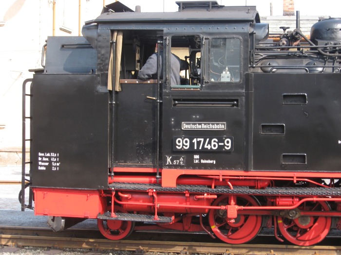 99 1746 Tv vor P 5005 in Dippoldiswalde, am 21.03.2009