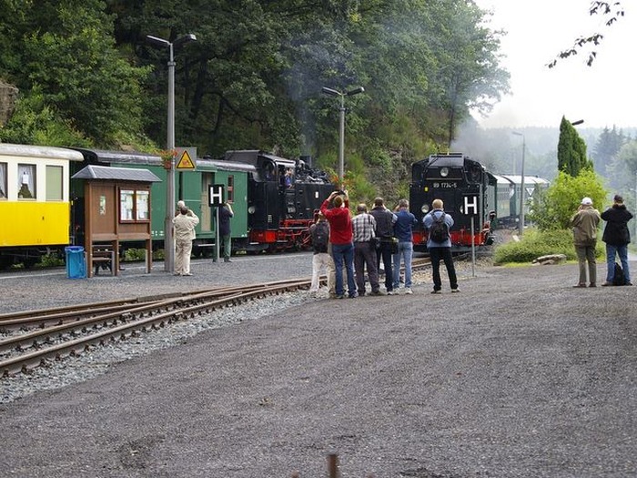 ...und hier steht in der Reihe der Fotografen der Webmaster dieser Seite ganz rechts exakt in dem Moment der Aufnahme des Fotos um 11:00h am 18.07.2009