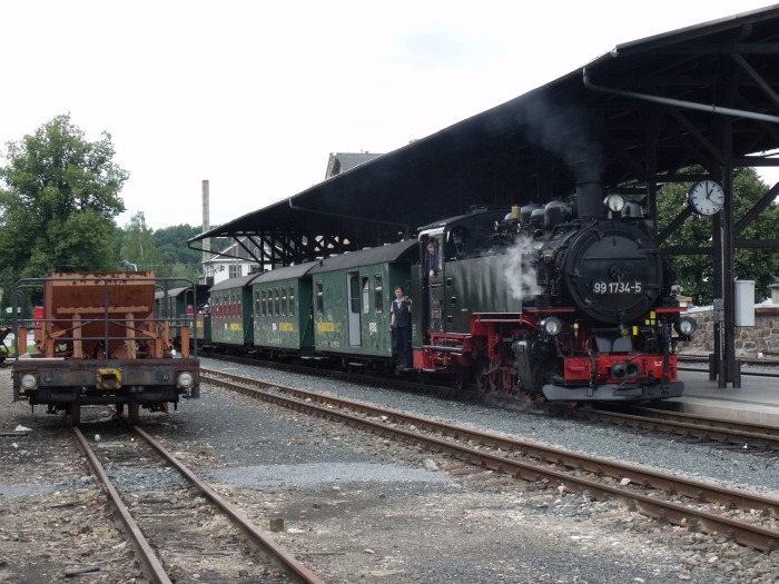 99 1771 mit P 5004 einfahrend in Seifersdorf, um 12:44h am 26.03.2011