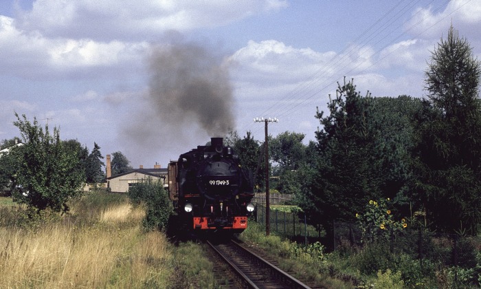 99 1749 Güterzug vor Olbersdorf-Oberdorf, am 31.08.1989